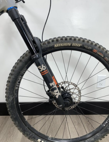 Pivot Firebird 29 - XT Kit - Sandstorm - Medium - Demo 1