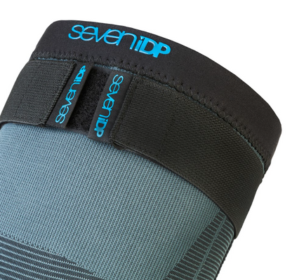 7 iDP Project Knee Pads - Black-Blue-Gray