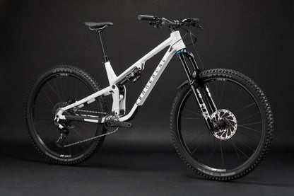 Commencal Meta V5 29 - Essential - Pure White