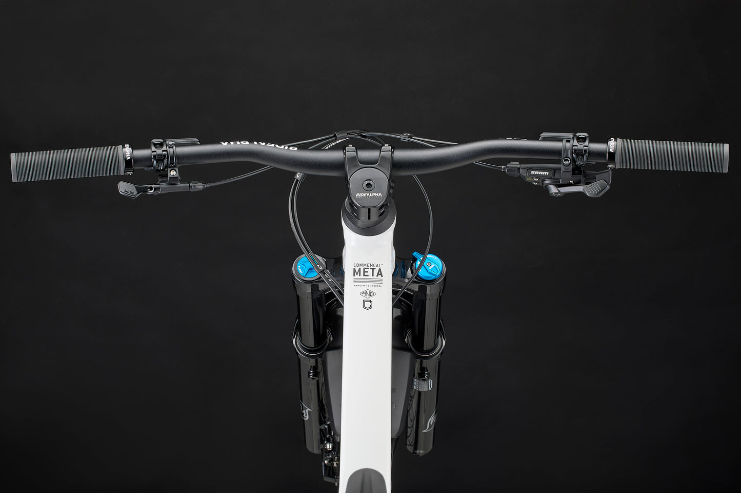 Commencal Meta V5 29 - Essential - Pure White