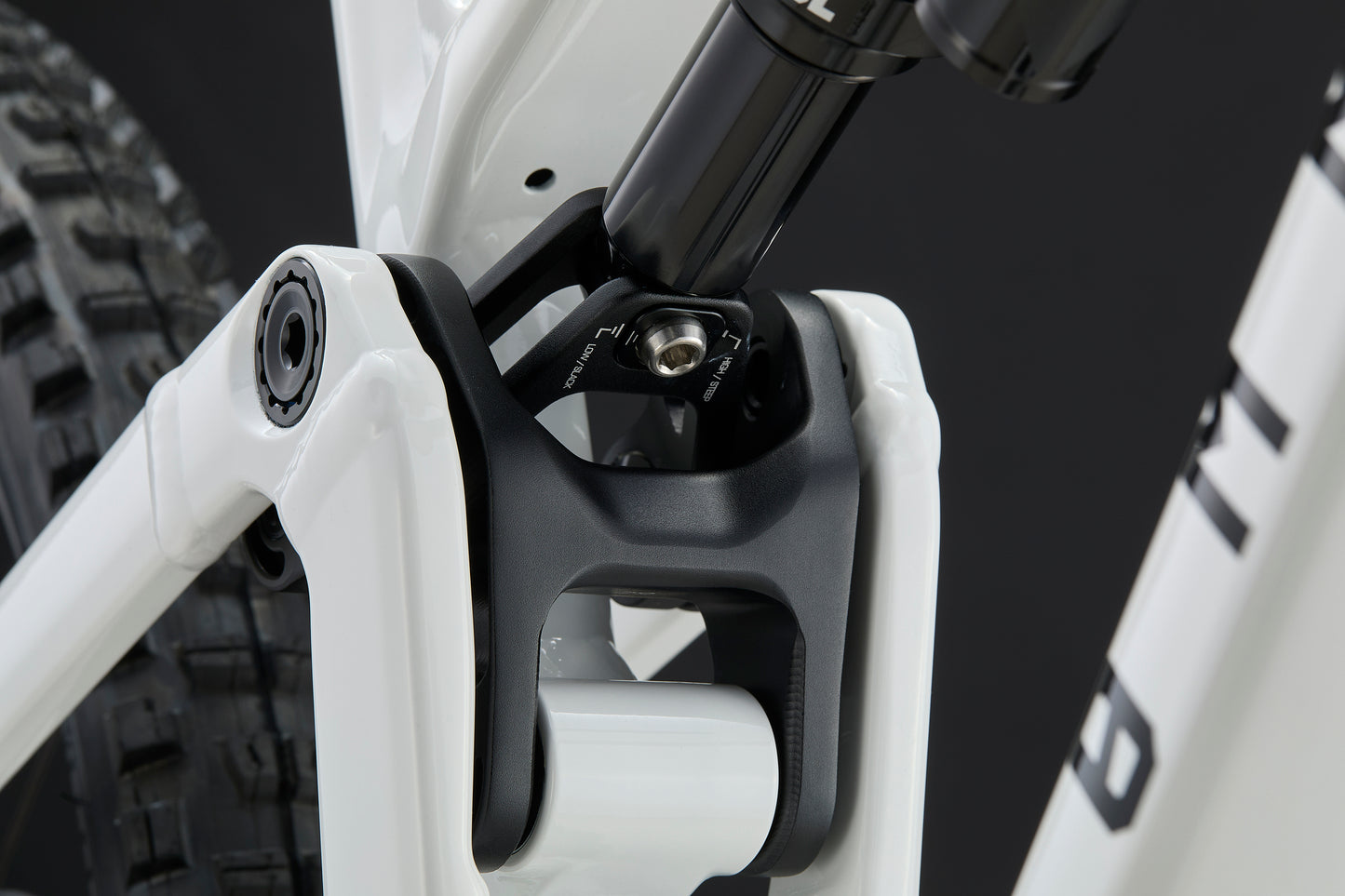 Commencal Meta V5 29 - Essential - Pure White