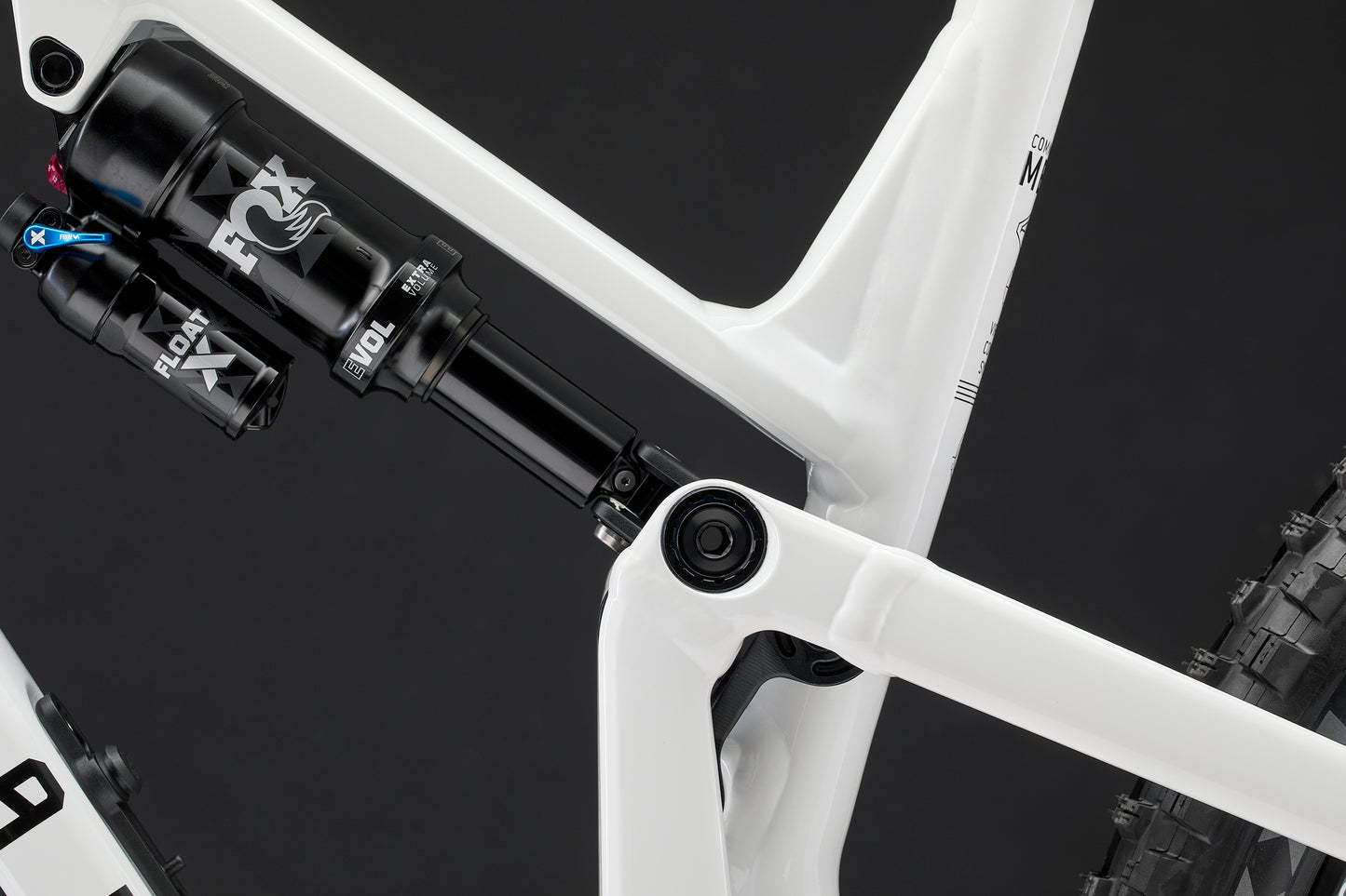 Commencal Meta V5 29 - Essential - Pure White