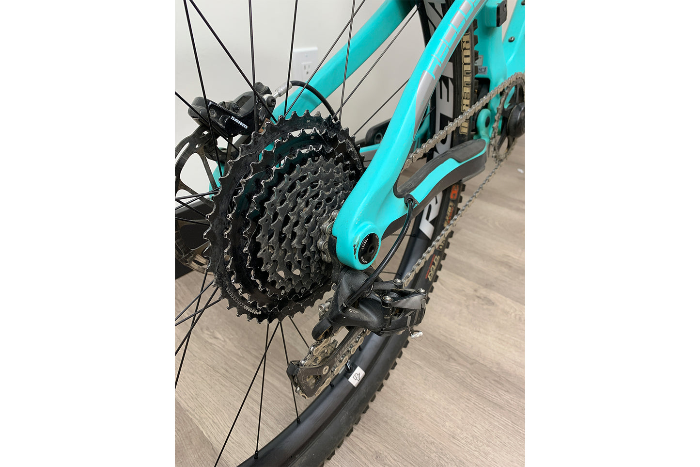 Intense Recluse 27.5 -  Elite Build - Gray-Turquoise - Large - Demo