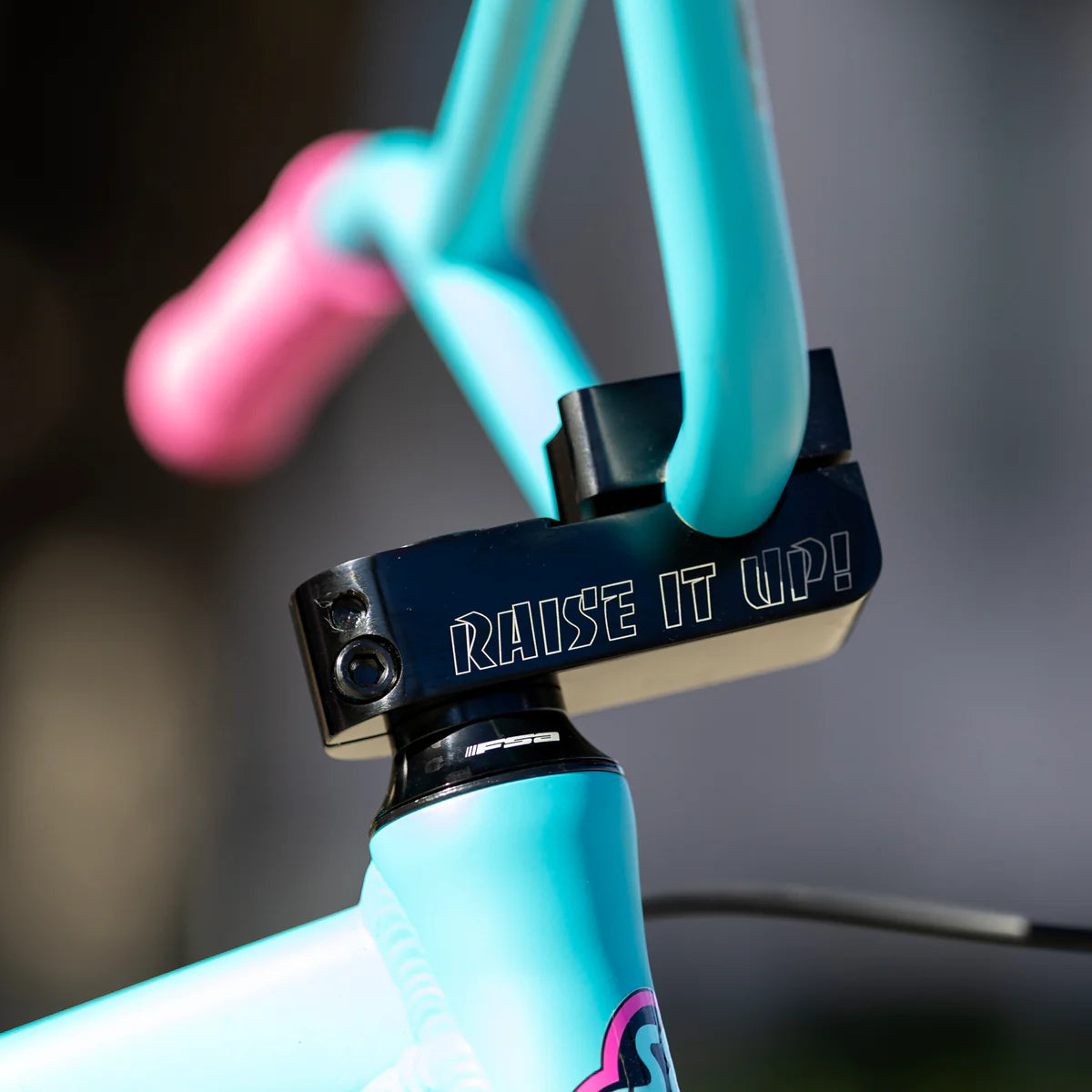 SE Bikes Maniacc Flyer 27.5+ Aqua Bubblegum