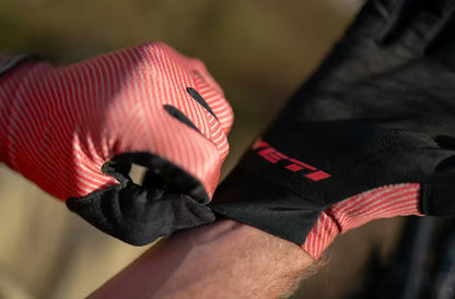 Yeti Enduro MTB Glove - Black Stripe Gradient